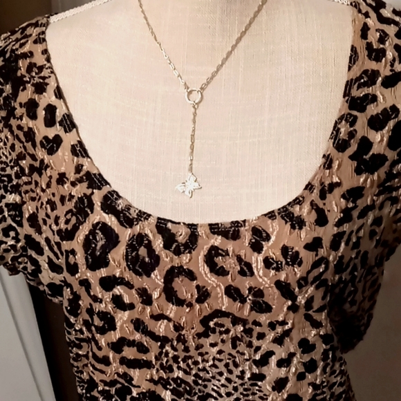 💋 INC Stretch Leopard Print Shimmer Short Sleeved Top Sz Large - Picture 3 of 8